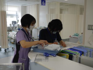 ICU ・ CCU へ申し送りに行きます