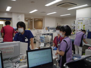 深夜勤務者から引継ぎ
