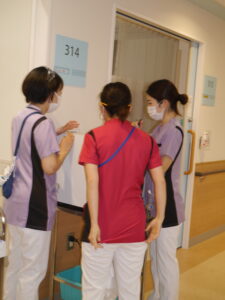 体位交換「スタッフみんなで褥瘡対策します」